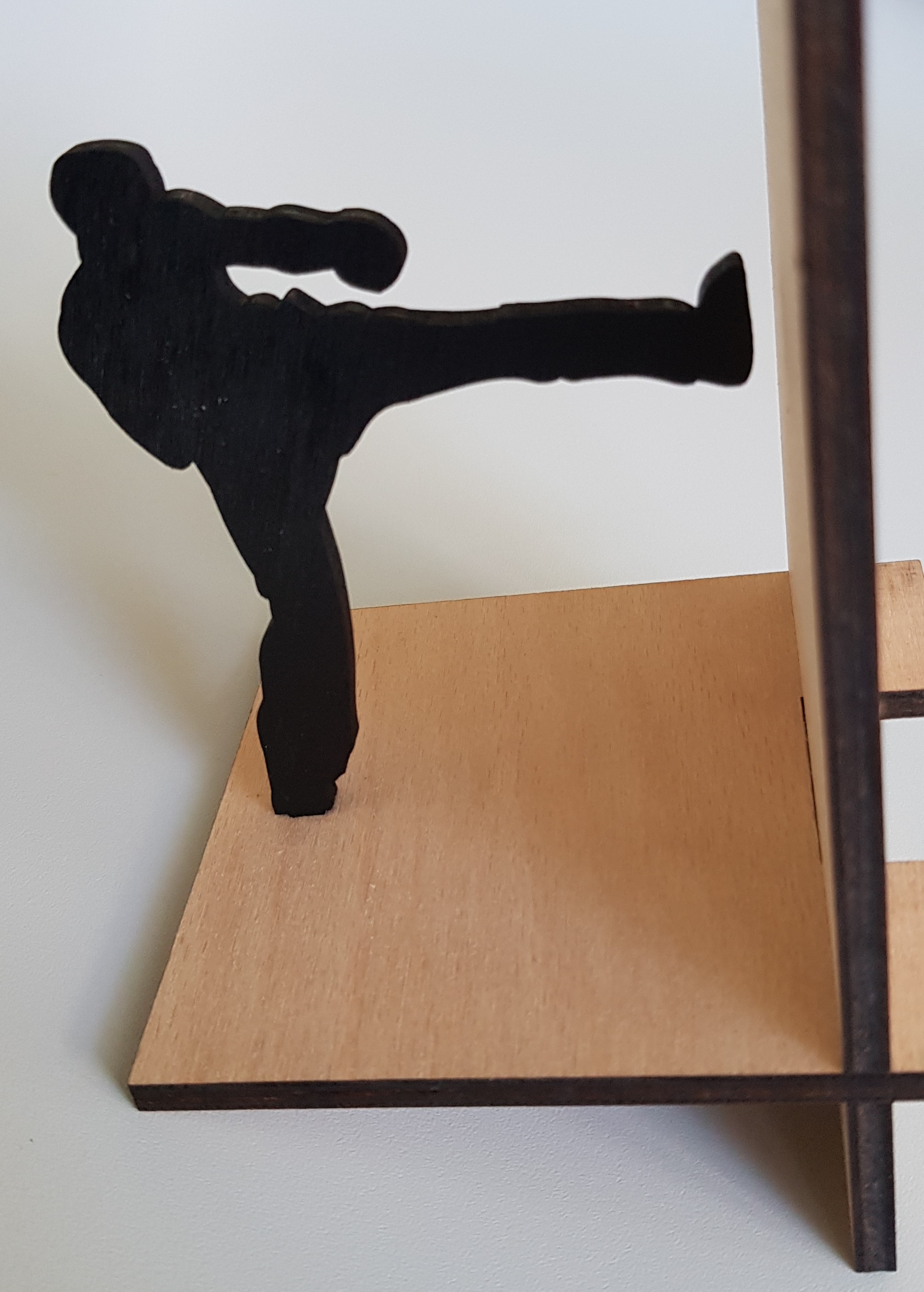 Handyständer Kickboxen natur-schwarz Seitenansicht